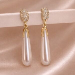 Modern Elegant Gold Pearl Drop Earrings